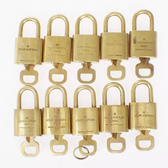 AUTHENTICITY GUARANTEED LOUIS VUITTON LV 10 SET PADLOCK KEY BAG CHARM - Picture 2 of 4